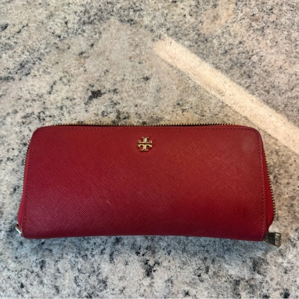 Tory Burch Red Emerson Continental Wallet - Picture 2 of 9